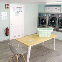 Inauguración lavandería Lo más limpio